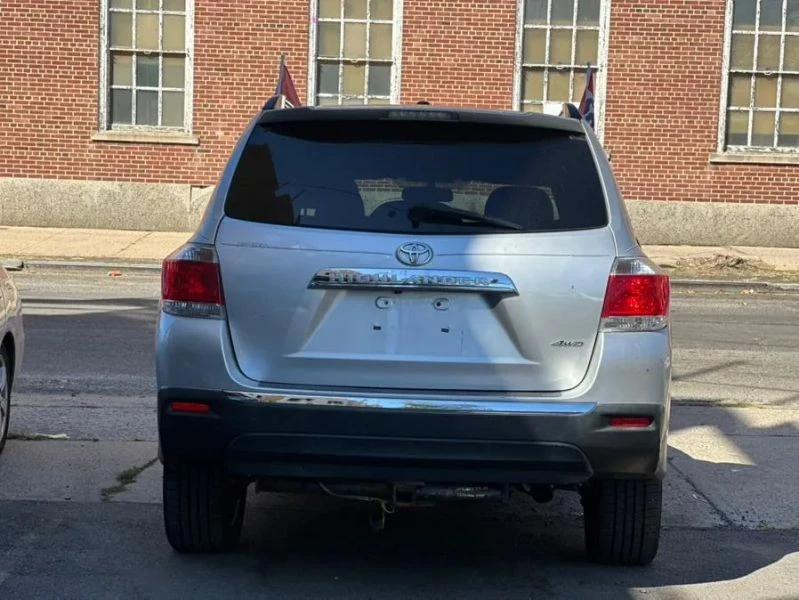 2012 Toyota Highlander - Image 2 of 12