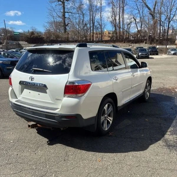 2012 Toyota Highlander - Image 8 of 12