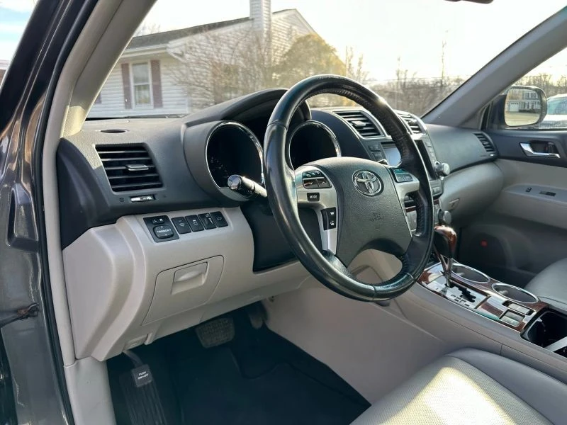 2012 Toyota Highlander - Image 10 of 12