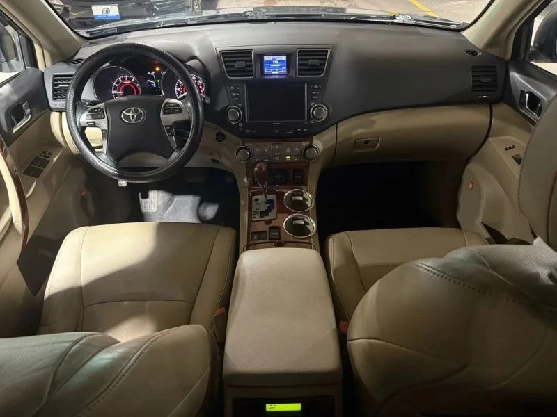 2012 Toyota Highlander - Image 8 of 12