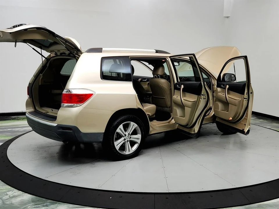 2012 Toyota Highlander - Image 10 of 21