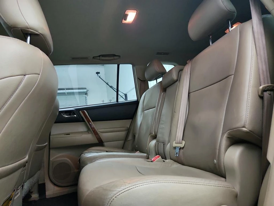 2012 Toyota Highlander - Image 19 of 21