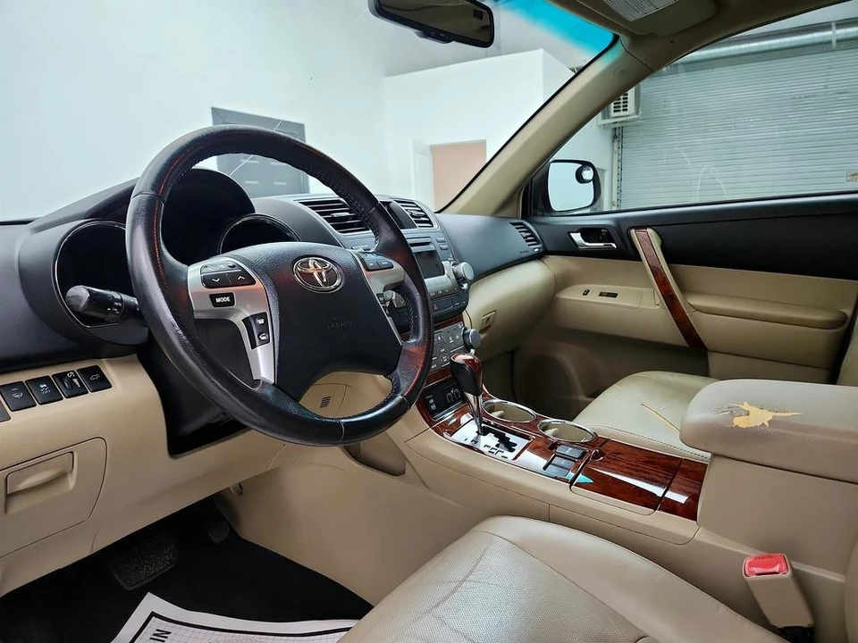 2012 Toyota Highlander - Image 11 of 12