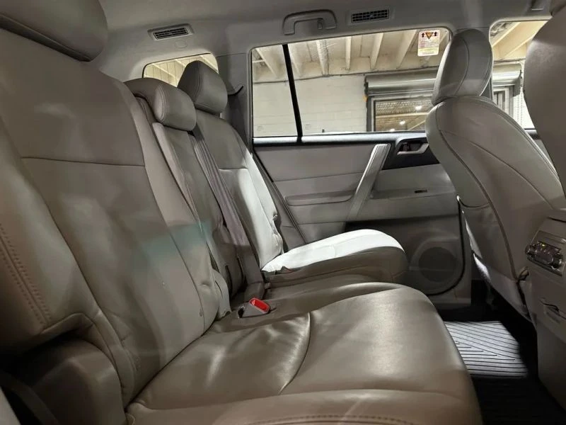 2012 Toyota Highlander - Image 11 of 12