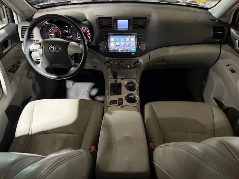 2012 Toyota Highlander - Image 8 of 12