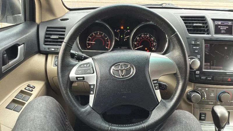 2012 Toyota Highlander - Image 10 of 12