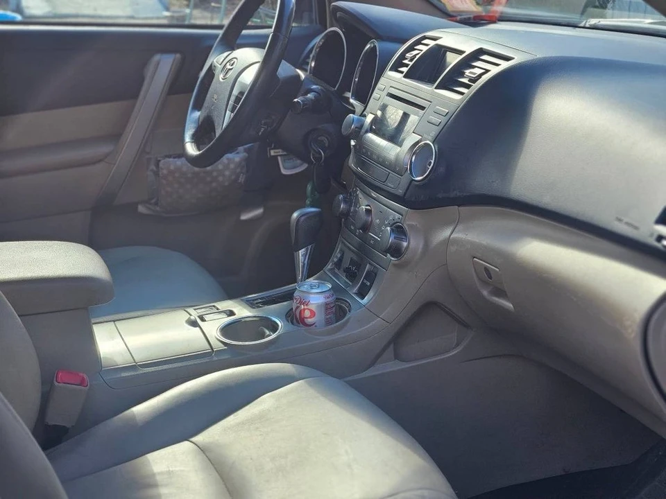2012 Toyota Highlander - Image 10 of 11