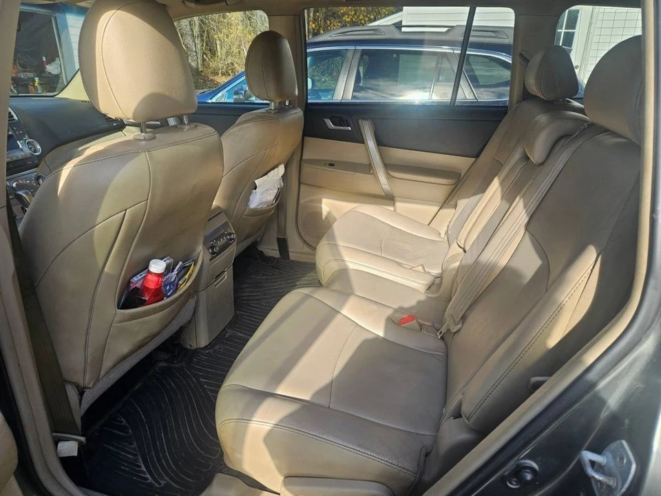 2012 Toyota Highlander - Image 8 of 11