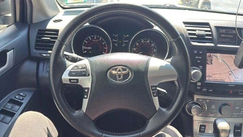 2012 Toyota Highlander - Image 10 of 12