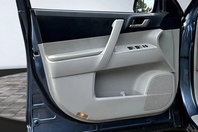 2012 Toyota Highlander - Image 9 of 12