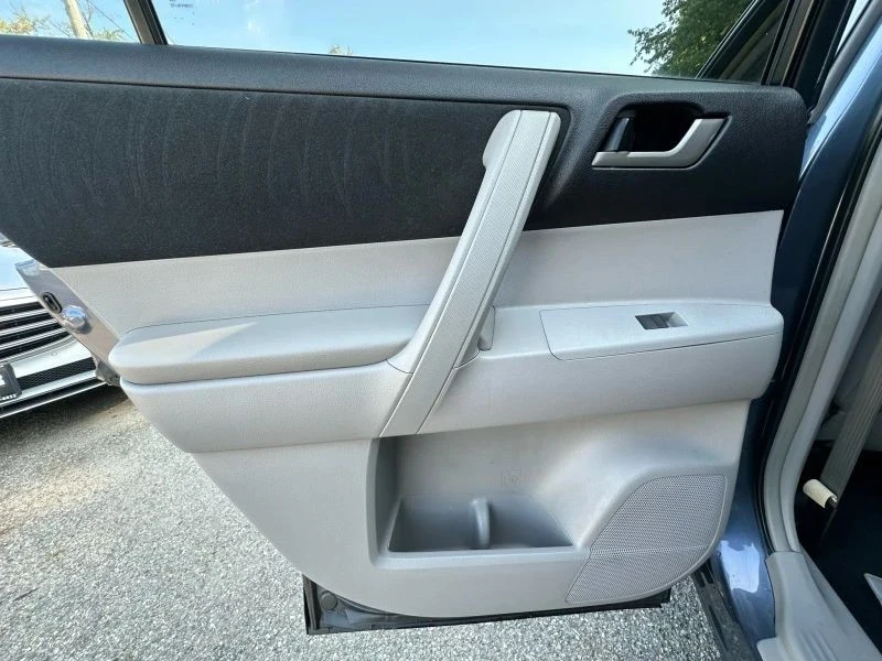 2012 Toyota Highlander - Image 12 of 12