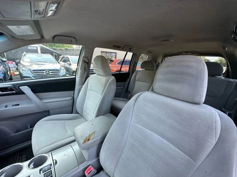 2012 Toyota Highlander - Image 11 of 12
