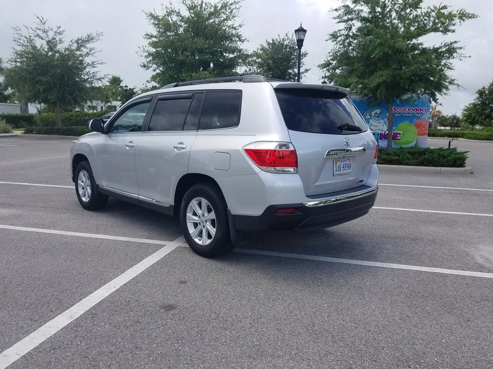 2012 Toyota Highlander - Image 3 of 11