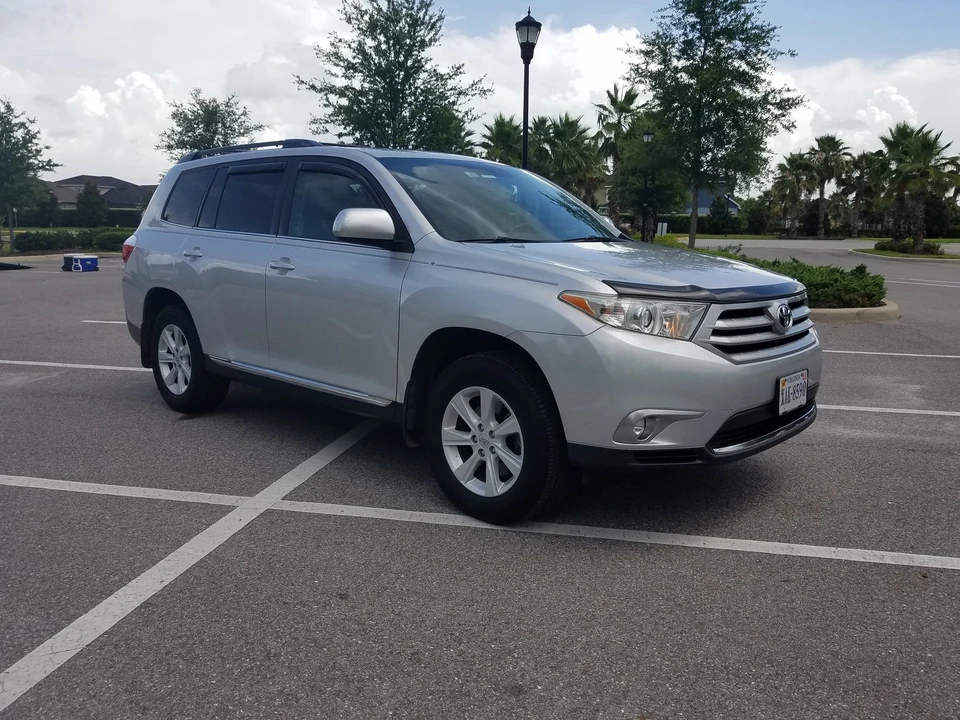 2012 Toyota Highlander - Image 4 of 11