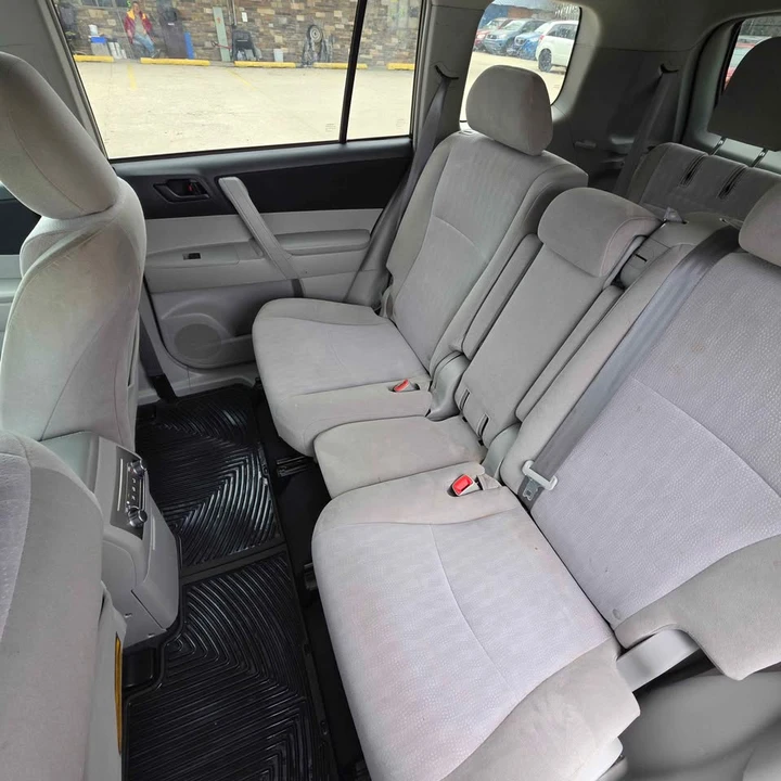 2012 Toyota Highlander - Image 8 of 11