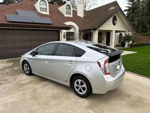 2012 Toyota Prius 3rd Gen - Image 4 of 10
