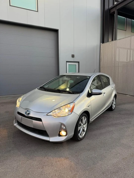 2012 Toyota Prius 3rd Gen - Image 6 of 9