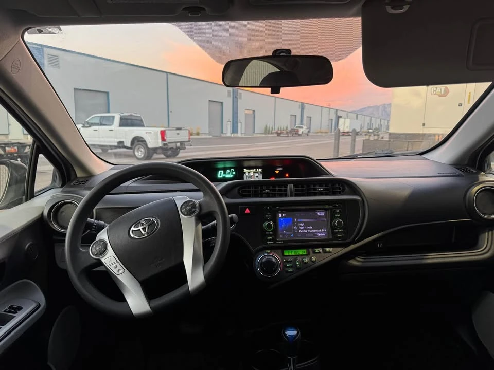 2012 Toyota Prius 3rd Gen - Image 7 of 9