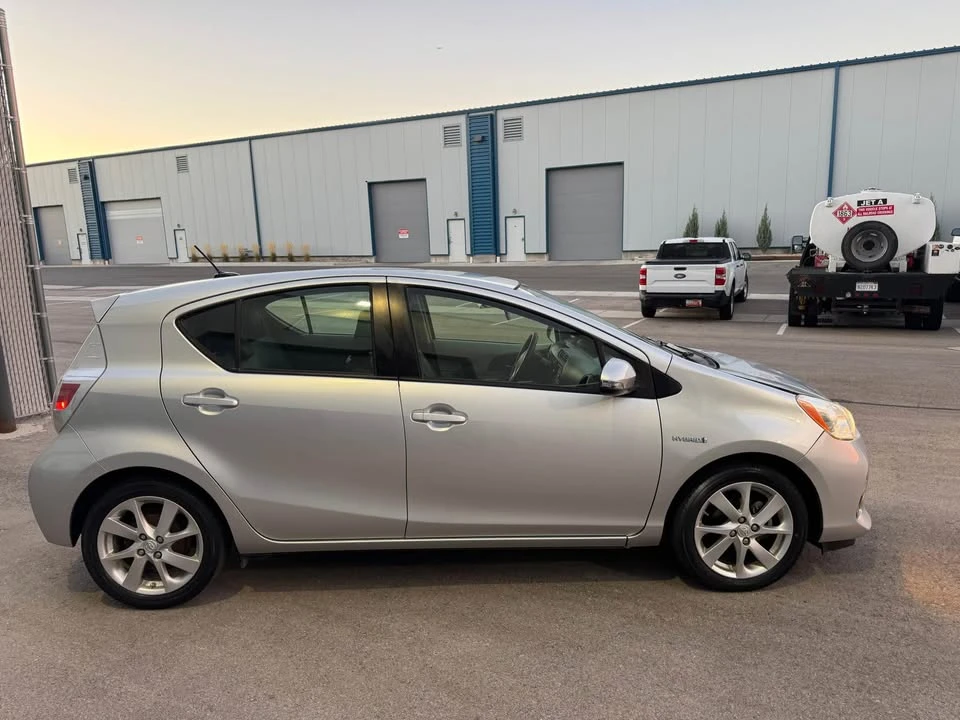 2012 Toyota Prius 3rd Gen - Image 2 of 9