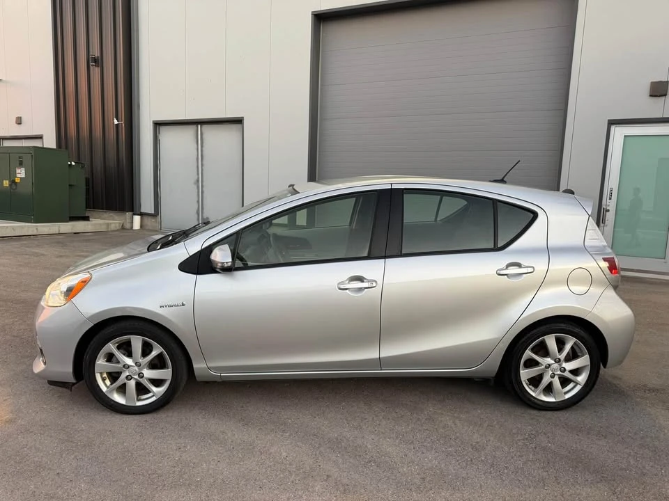 2012 Toyota Prius 3rd Gen - Image 5 of 9
