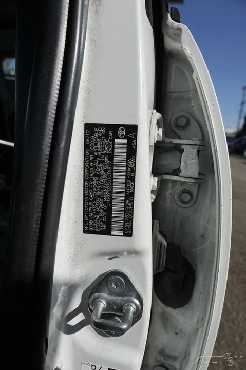 2012 Toyota Prius 3rd Gen - Image 15 of 21