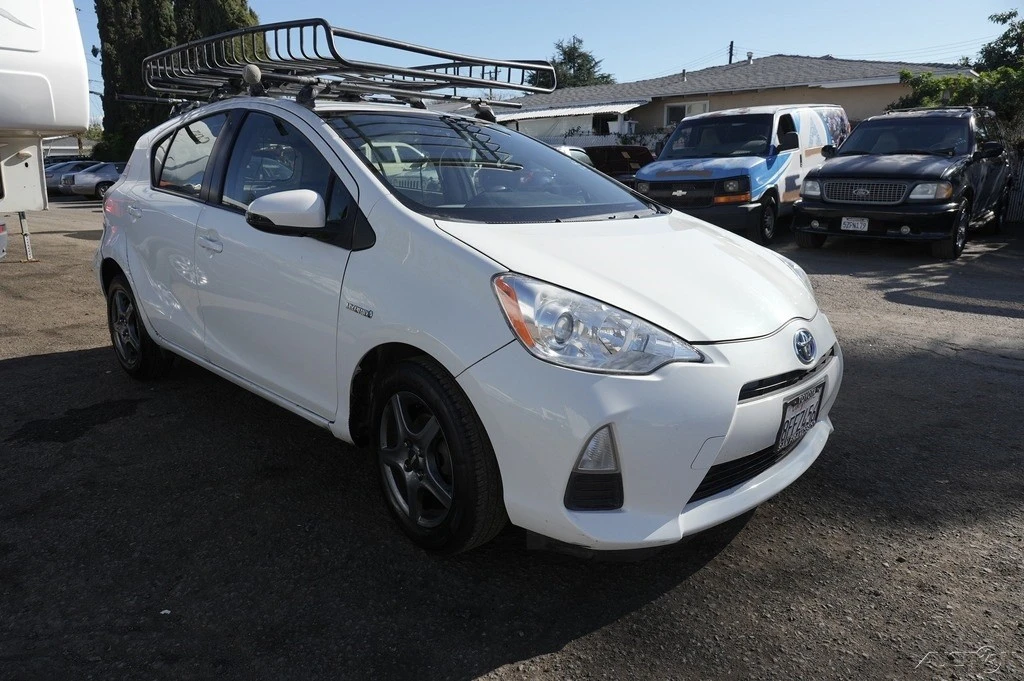 2012 Toyota Prius 3rd Gen - Image 12 of 21