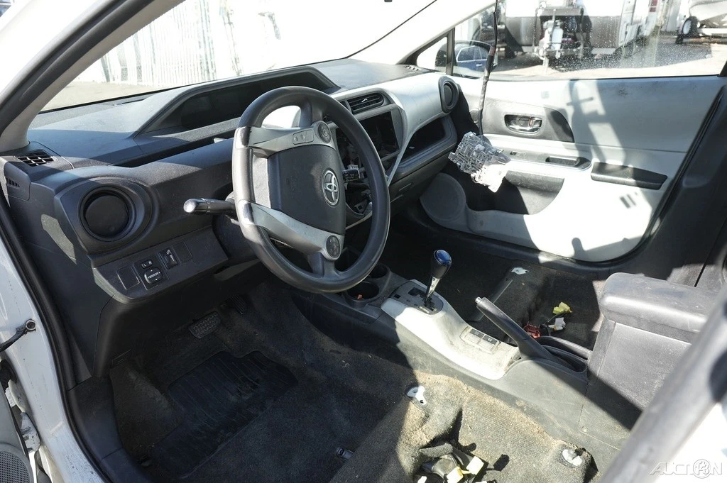 2012 Toyota Prius 3rd Gen - Image 17 of 21