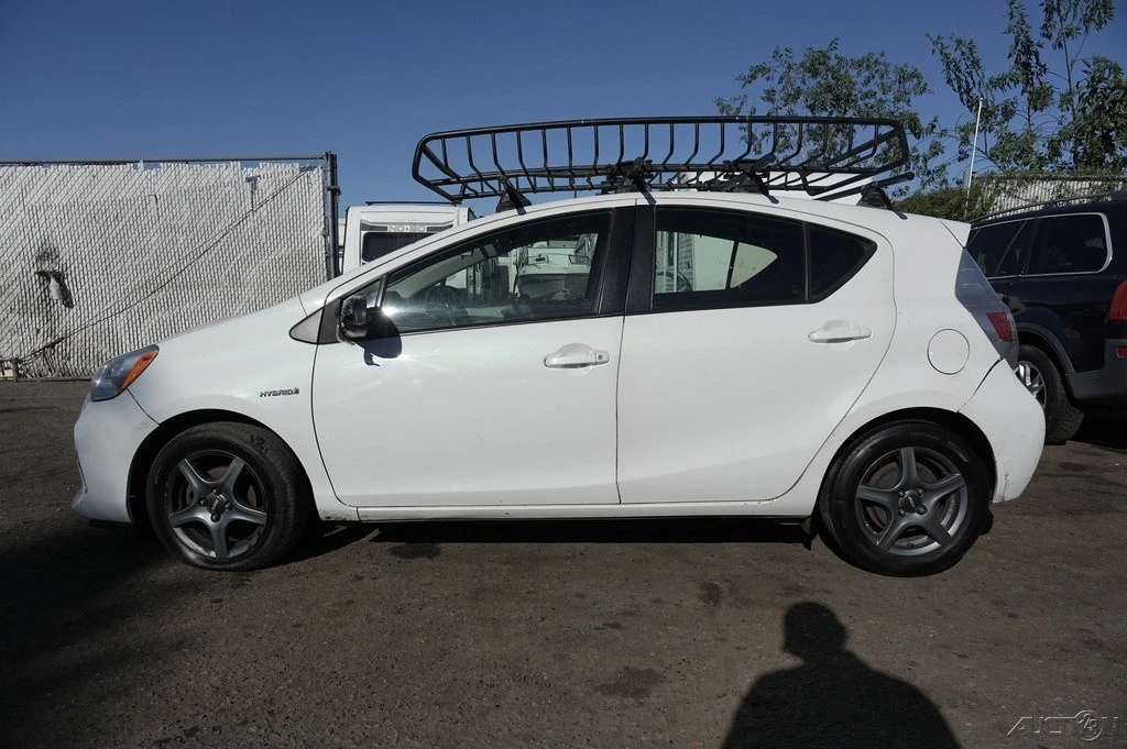 2012 Toyota Prius 3rd Gen - Image 4 of 21