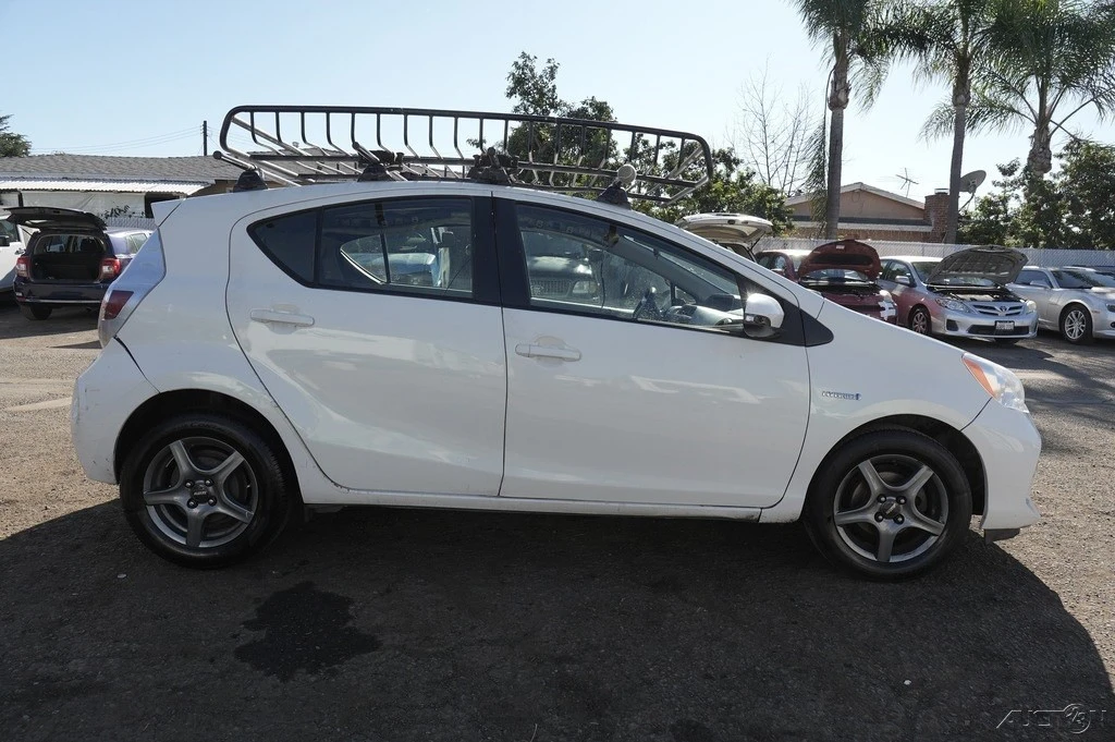2012 Toyota Prius 3rd Gen - Image 10 of 21