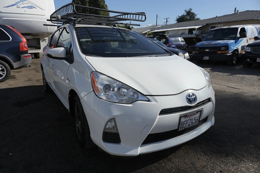 2012 Toyota Prius 3rd Gen - Image 13 of 21