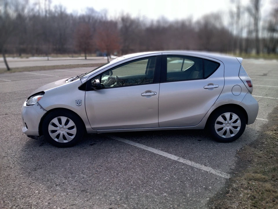 2012 Toyota Prius 3rd Gen - Image 6 of 19