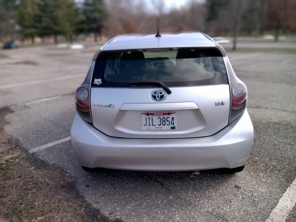 2012 Toyota Prius 3rd Gen - Image 8 of 19