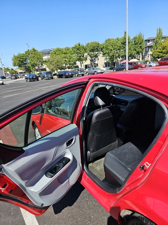 2012 Toyota Prius 3rd Gen - Image 8 of 12