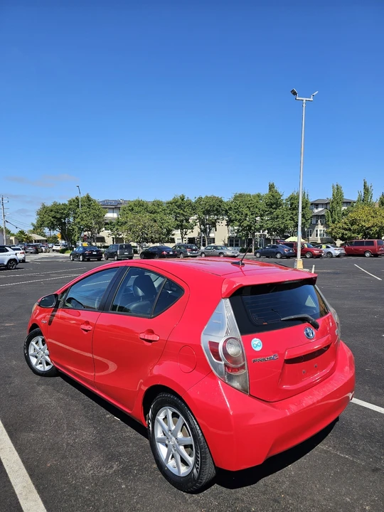 2012 Toyota Prius 3rd Gen - Image 3 of 12