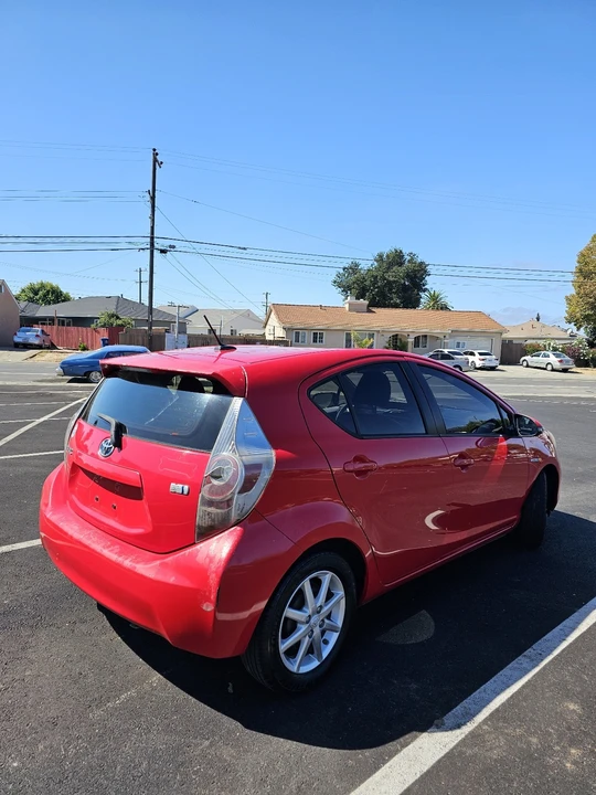 2012 Toyota Prius 3rd Gen - Image 4 of 12