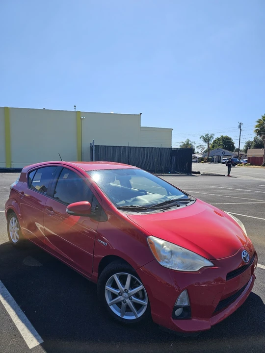 2012 Toyota Prius 3rd Gen - Image 5 of 12