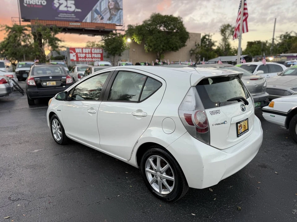 2012 Toyota Prius 3rd Gen - Image 5 of 21