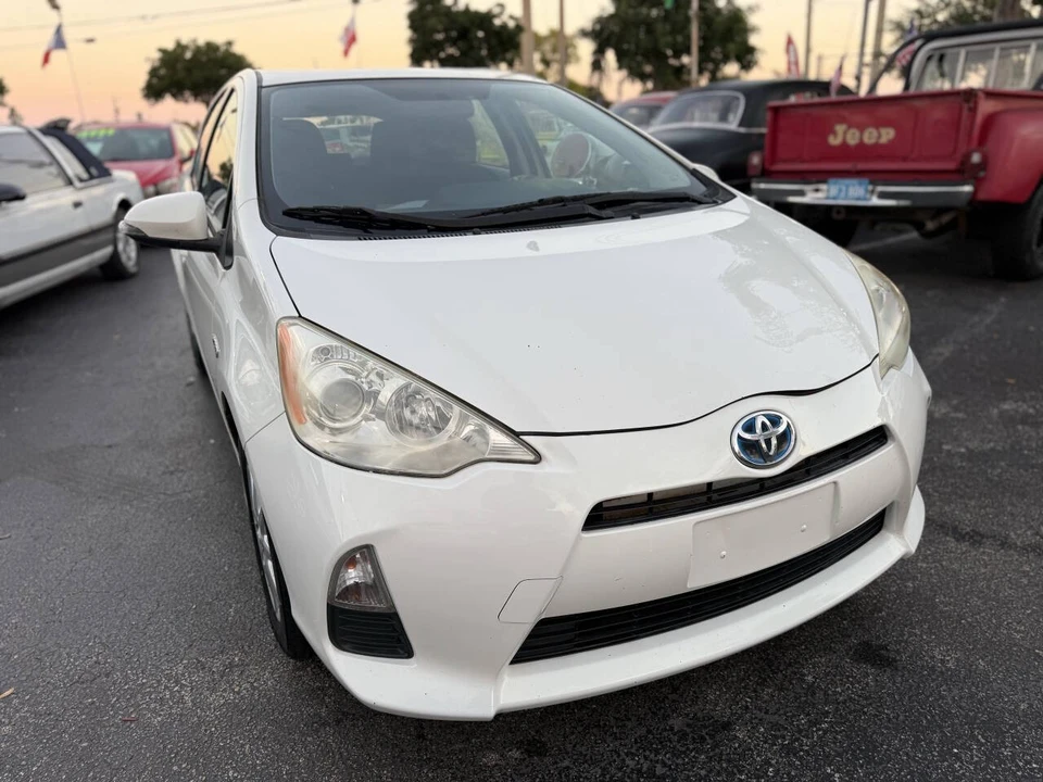 2012 Toyota Prius 3rd Gen - Image 9 of 21