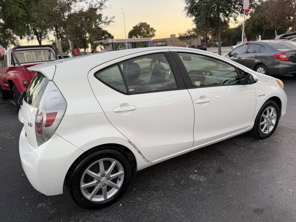 2012 Toyota Prius 3rd Gen - Image 7 of 21