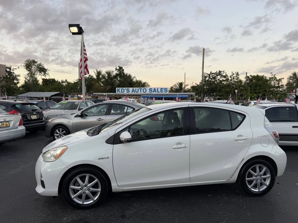 2012 Toyota Prius 3rd Gen - Image 4 of 21