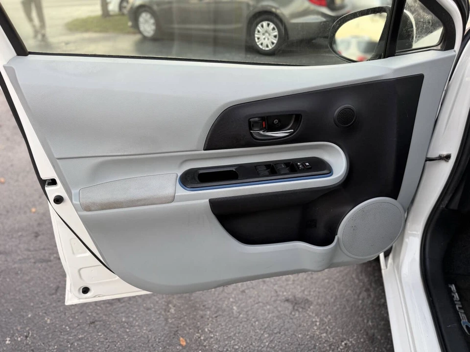 2012 Toyota Prius 3rd Gen - Image 12 of 21