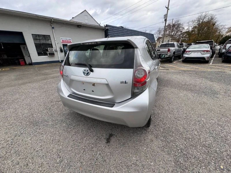 2012 Toyota Prius 3rd Gen - Image 11 of 12