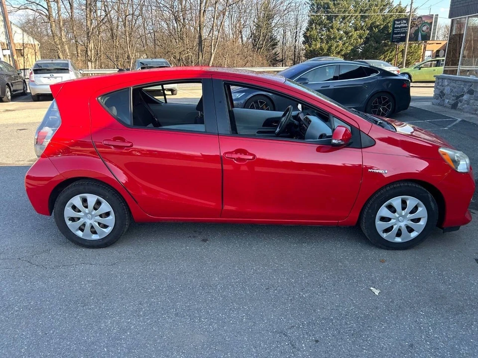 2012 Toyota Prius 3rd Gen - Image 4 of 18