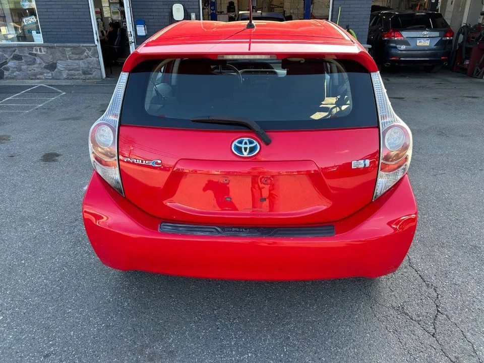 2012 Toyota Prius 3rd Gen - Image 6 of 18