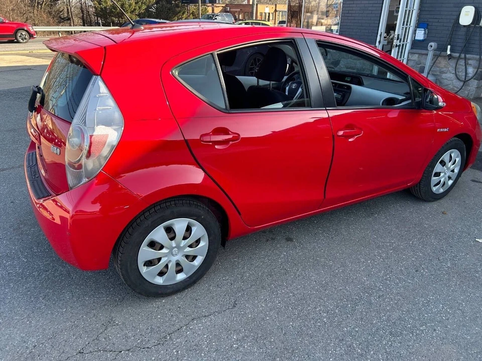 2012 Toyota Prius 3rd Gen - Image 5 of 18