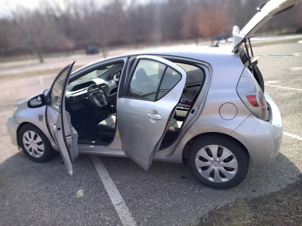 2012 Toyota Prius 3rd Gen - Image 5 of 16