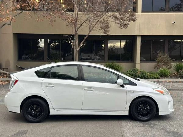 2012 Toyota Prius 3rd Gen - Image 3 of 21