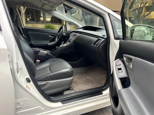 2012 Toyota Prius 3rd Gen - Image 9 of 21