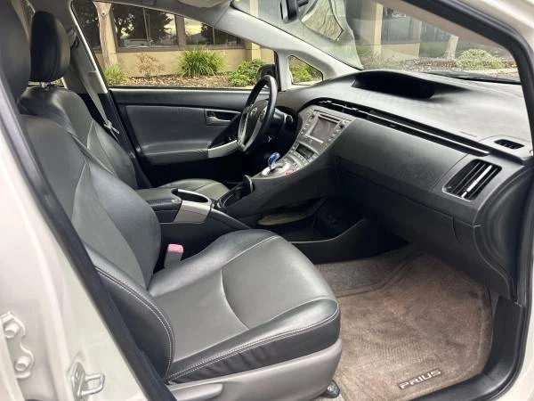 2012 Toyota Prius 3rd Gen - Image 8 of 21