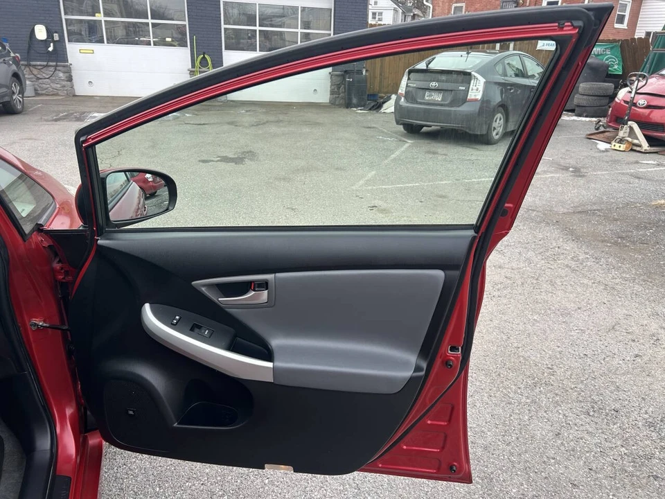 2012 Toyota Prius 3rd Gen - Image 16 of 21